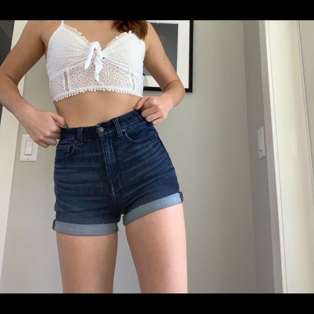 American Eagle Curvy Super Hi-Rise Shortie in Dark Wash - Size 2 - Picture 3 of 4